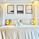 Exquisite Japandi At Venice With Grand Canal View